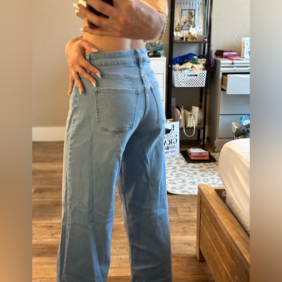 Old Navy Wide Leg Jeans - Picture 3 of 6